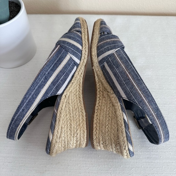 New Bella Vita Seraphina 2 Navy Stripe Espadrille Wedge Sandals Women’s 7WW - Picture 10 of 14